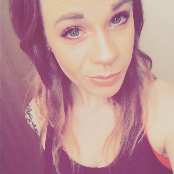 Meet your Posher, Liz - Picture 5 of 9